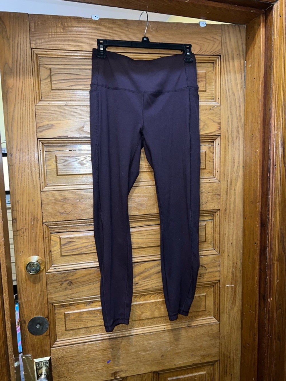 High-Waist Leggings in Deep Plum
